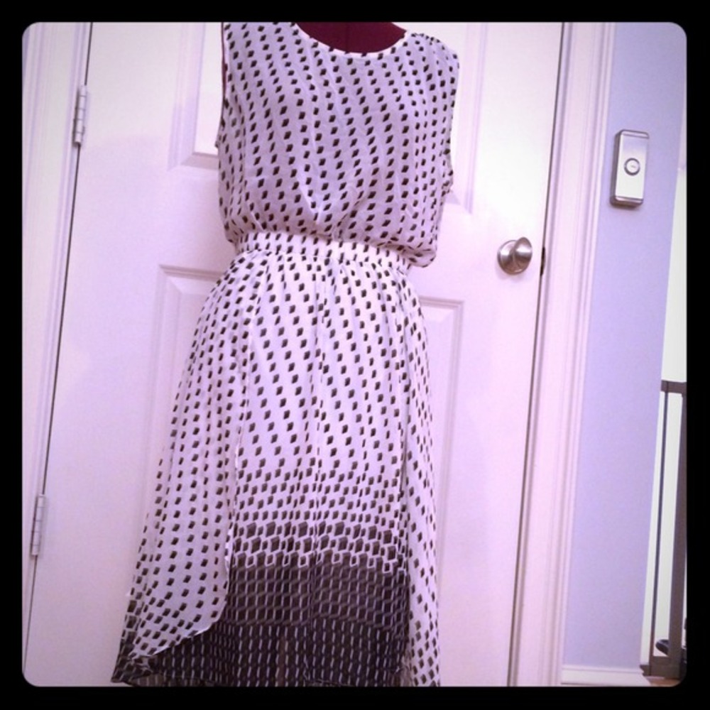 M-slit Black & White Dress